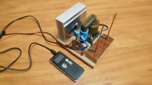 İyonofon veya bir astardan şarkı söyleyen yay